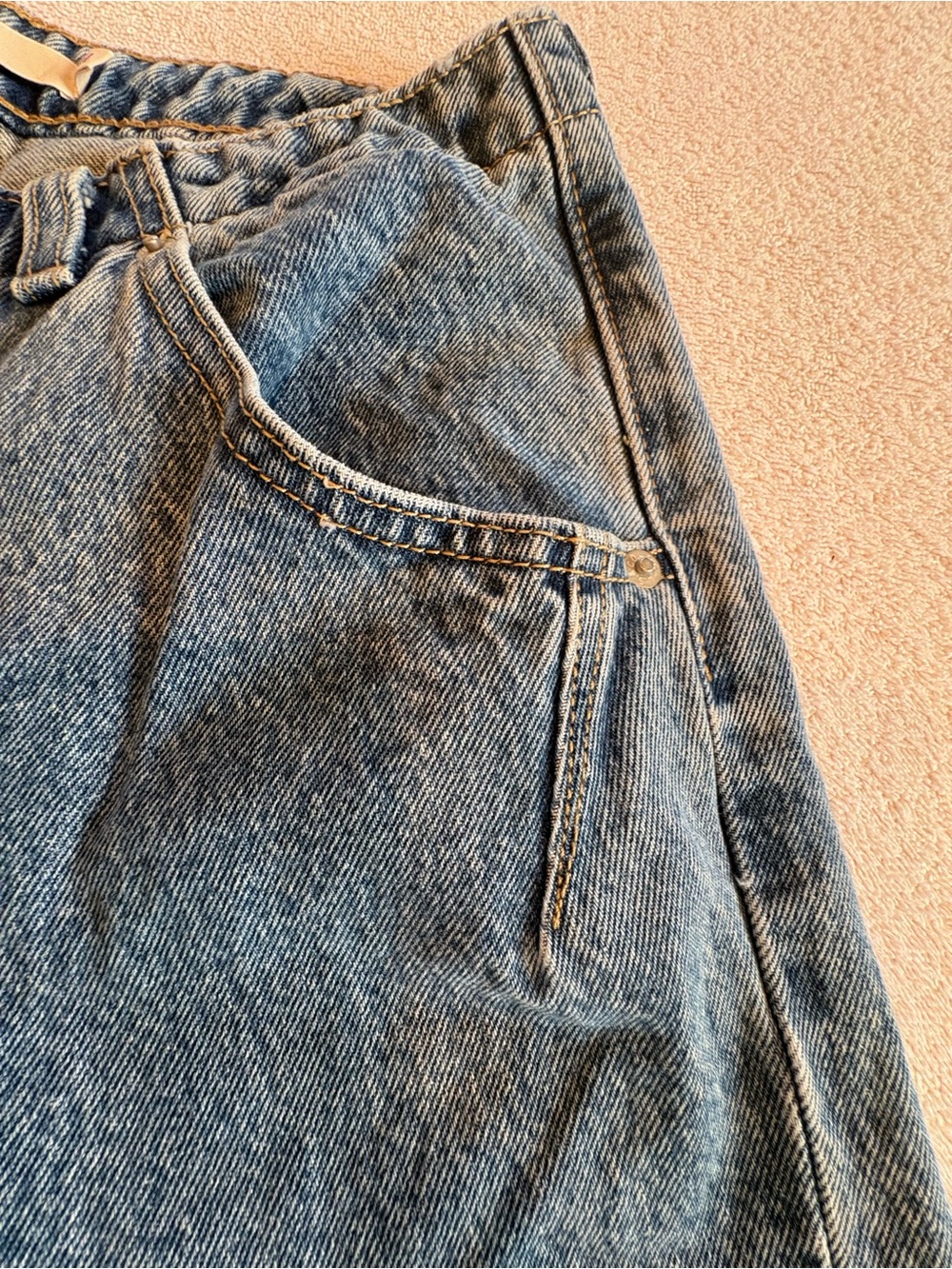 SOLD Levi’s Low Loose Barrel Leg Jeans Medium Wash Size 27 - Picture 9 of 15